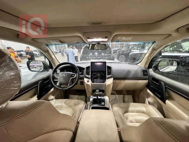 تۆیۆتا لاند کروزەر